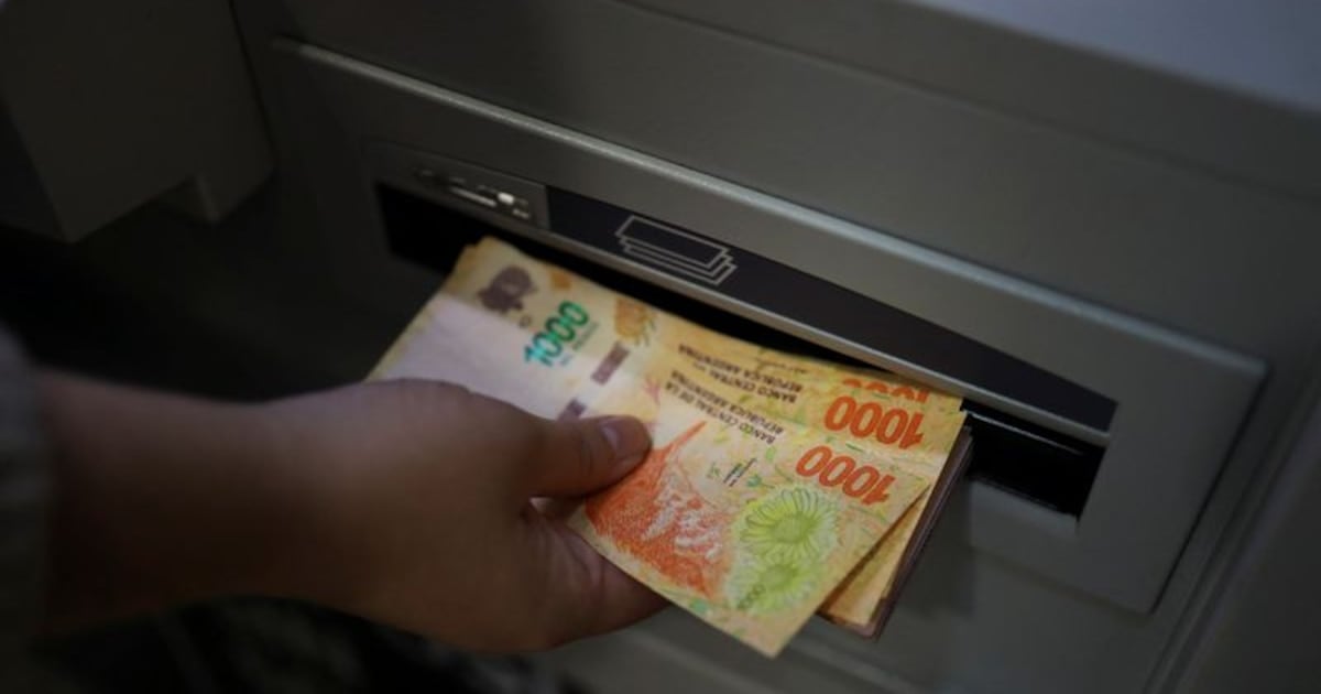 Comisiones bancarias: cuánto pagan los usuarios por operar fuera de su banco de cabecera