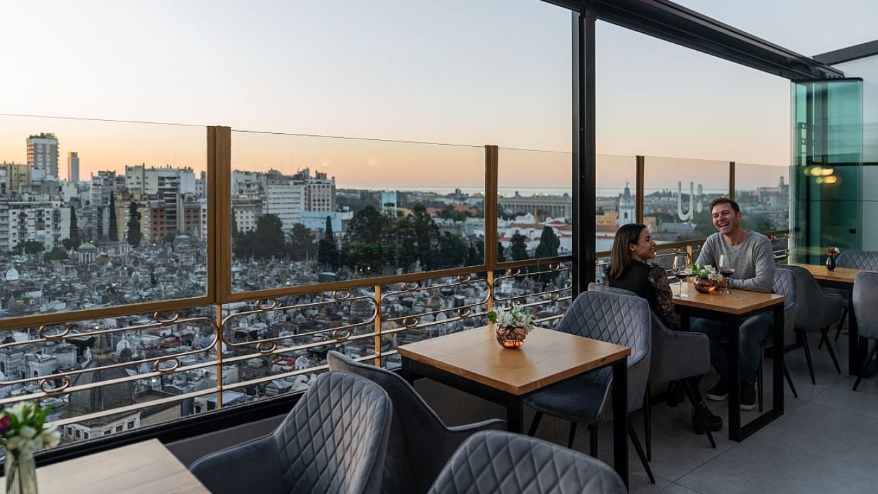 Una terraza vidriada sobre Junín permite ver el Cementerio de Recoleta desde un ángulo que casi nadie conoce