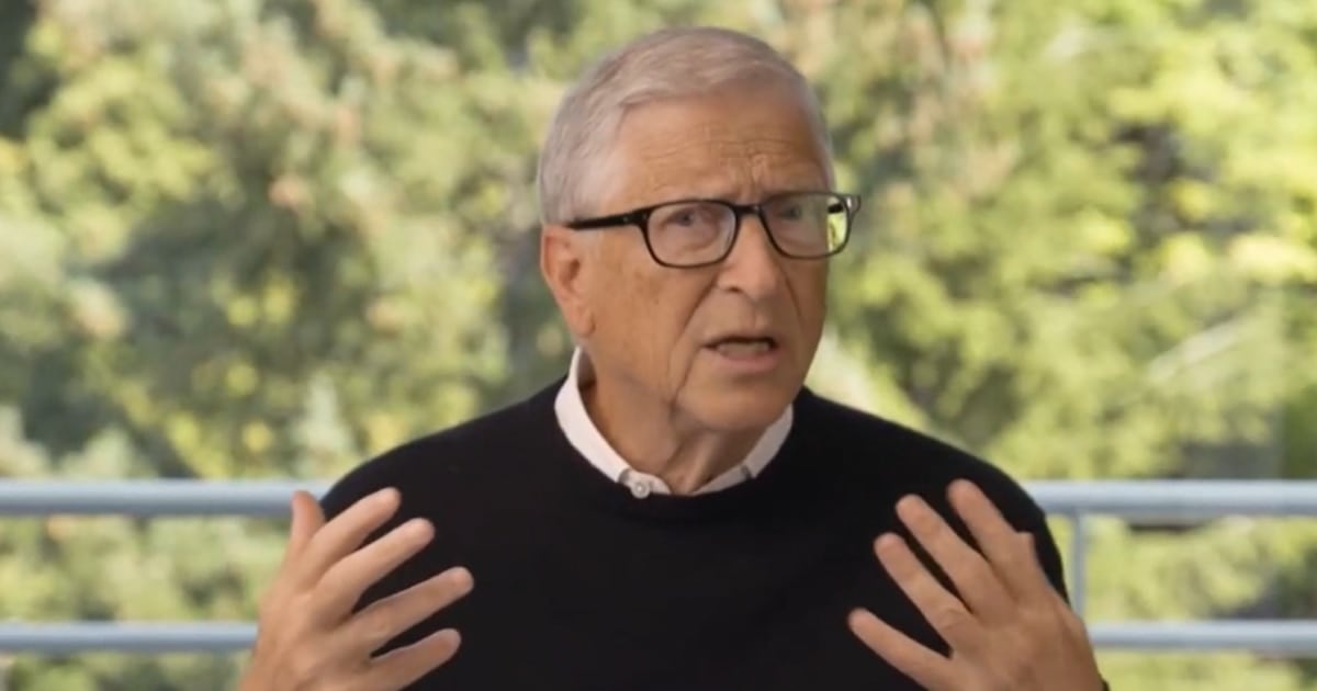 Gates cambió la pregunta sobre la inteligencia artificial: ya no alcanza con que la regulen los que la fabrican