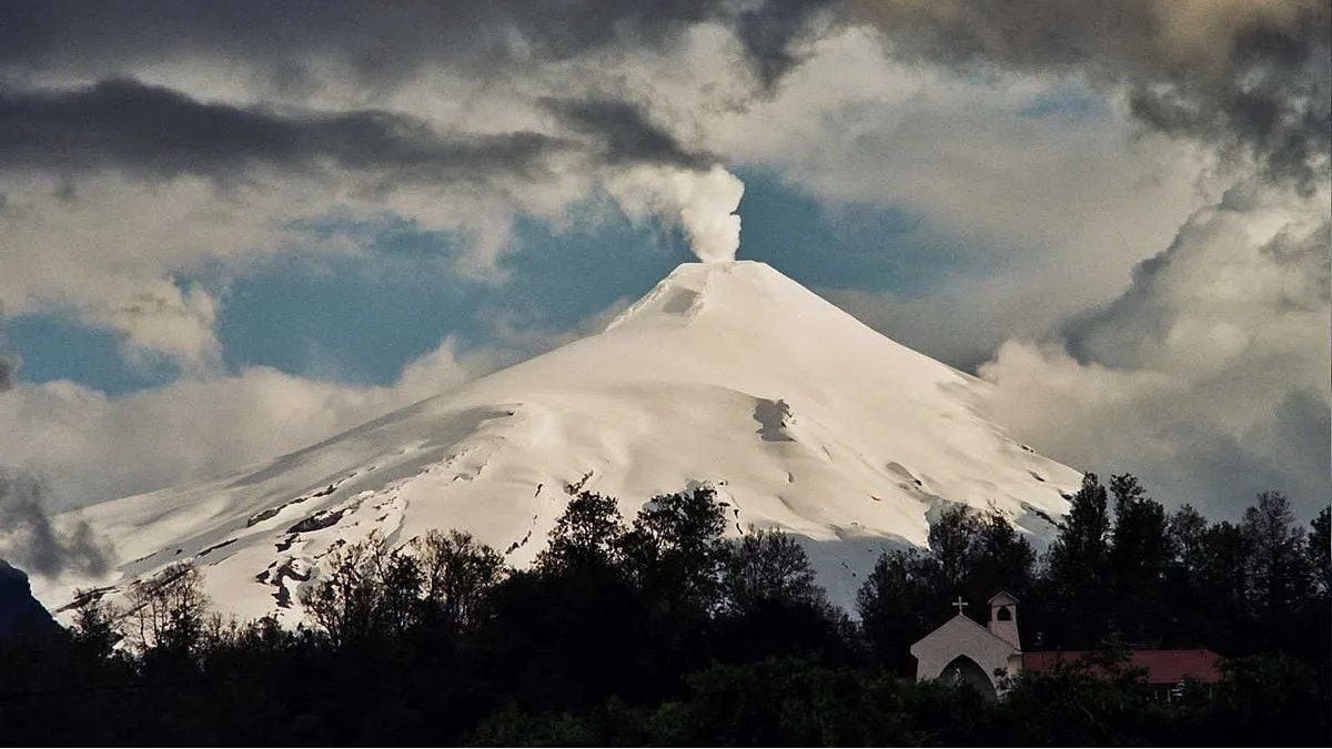 El Villarrica se mueve: cómo se traduce el cambio de alerta para el sur neuquino