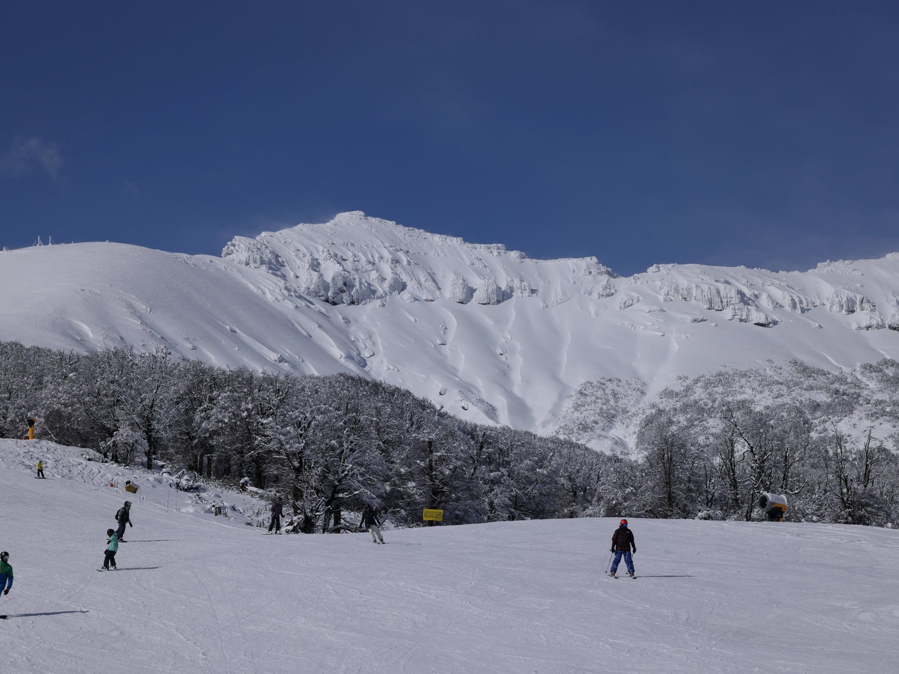Nieve hasta octubre: los cerros argentinos estiran la temporada con precios más amigables