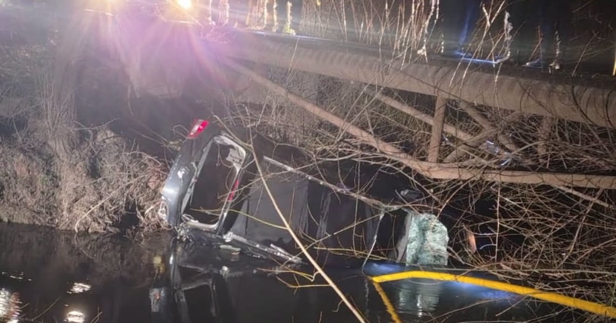Un niño de cuatro años fue arrastrado por un canal en Río Negro y la búsqueda se extiende por tres kilómetros de cauce