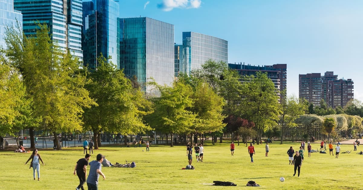 Vivir frente a un parque en la Ciudad ya sale hasta un 30% más caro: qué barrios encabezan el ranking