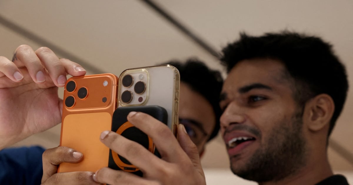 Mover tu línea de un iPhone a otro sin tocar la SIM: así funcionaría la nueva herramienta de iOS 27