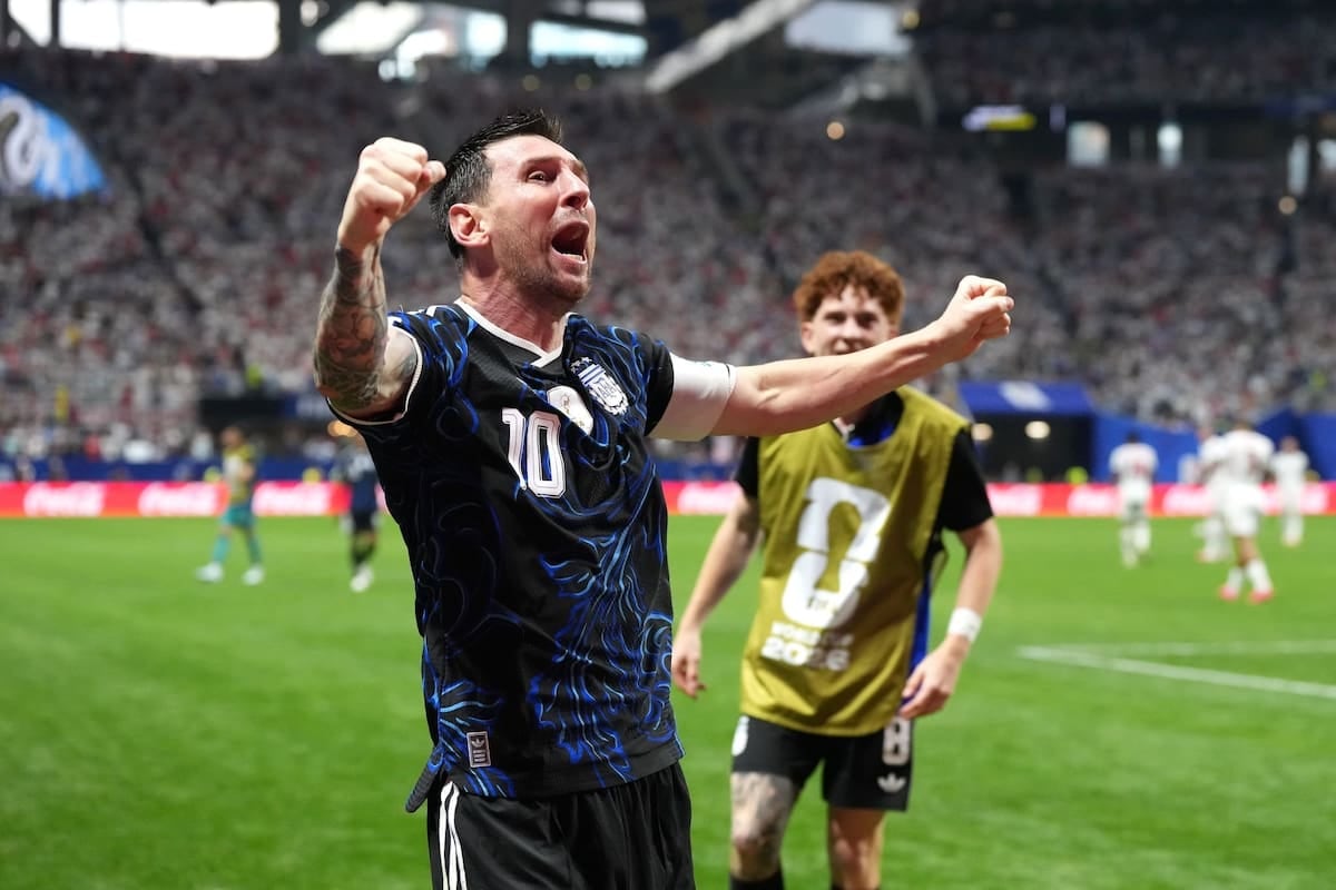 Messi se cuelga otra vez la chapa y mete a la Argentina de nuevo en la conversación del Balón de Oro
