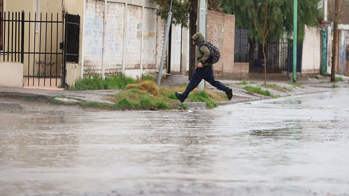 Neuquén se prepara para un martes blanco: la nieve vuelve a la cordillera y la meseta, y la lluvia golpea la Confluencia