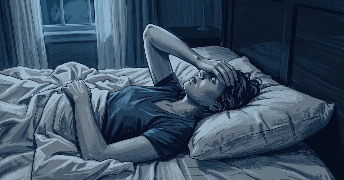 Pantallas en la mesita de luz: por qué el celular a la hora de dormir se lleva el descanso y qué se puede hacer