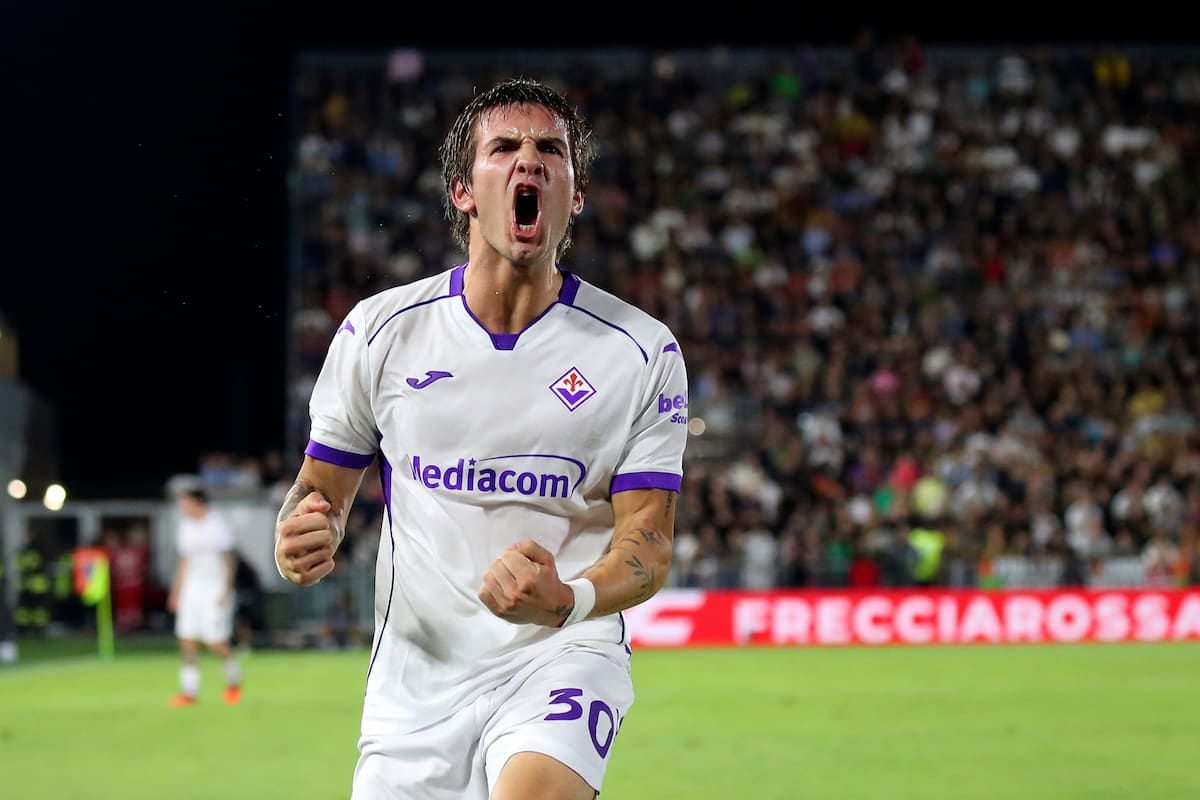 Mastantuono se sacó la espanta y le dio vida a una Fiorentina que venía dormida