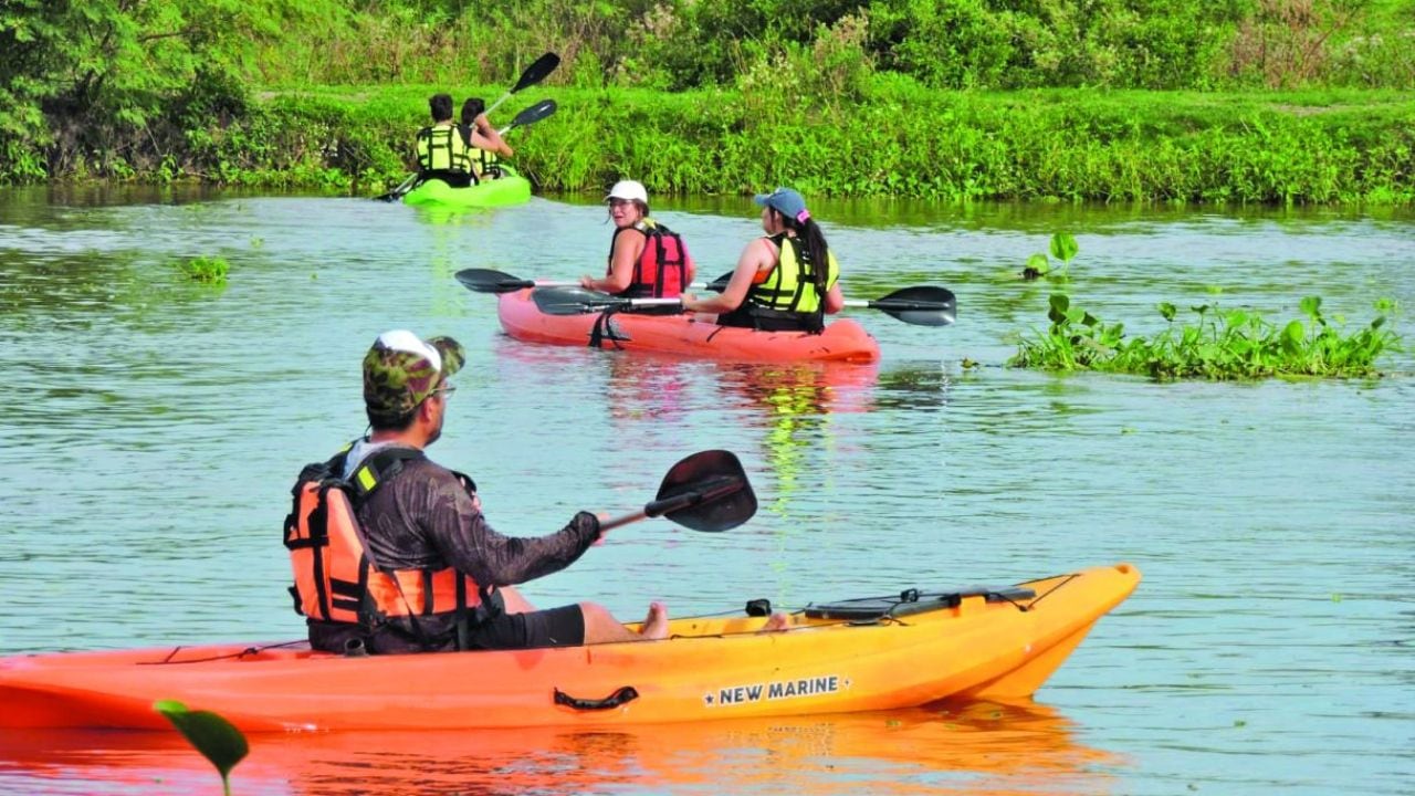 Remar la Setúbal: tres formas de meterse en el espejo de agua que bordea Santa Fe