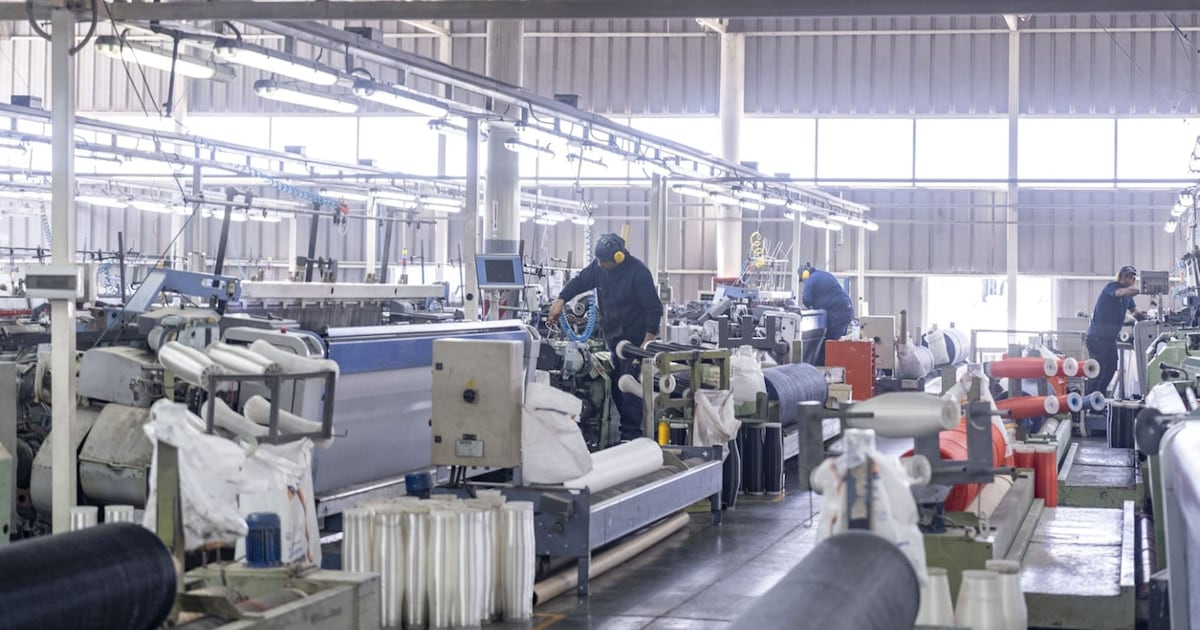 La industria pyme se achica: 50.000 empleos perdidos y un menú de supervivencia que incluye turnos recortados y servicios de reparación