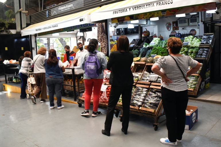 Argentina quedó segunda en la inflación regional de agosto: solo Venezuela la supera