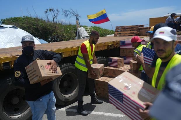 El voluntario que cruzó dos fronteras para cumplir la última voluntad de un hombre que no conocía