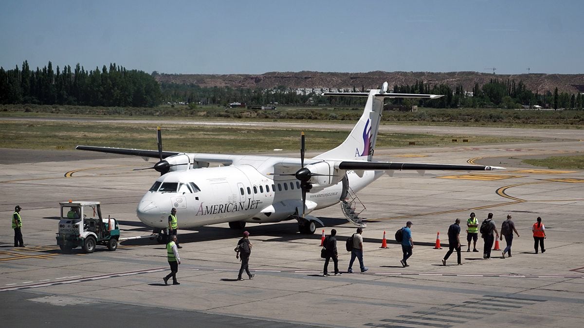 Una hora y media de vuelo que vale oro: Neuquén ahora se conecta con el norte y la montaña sin pasar por la ruta