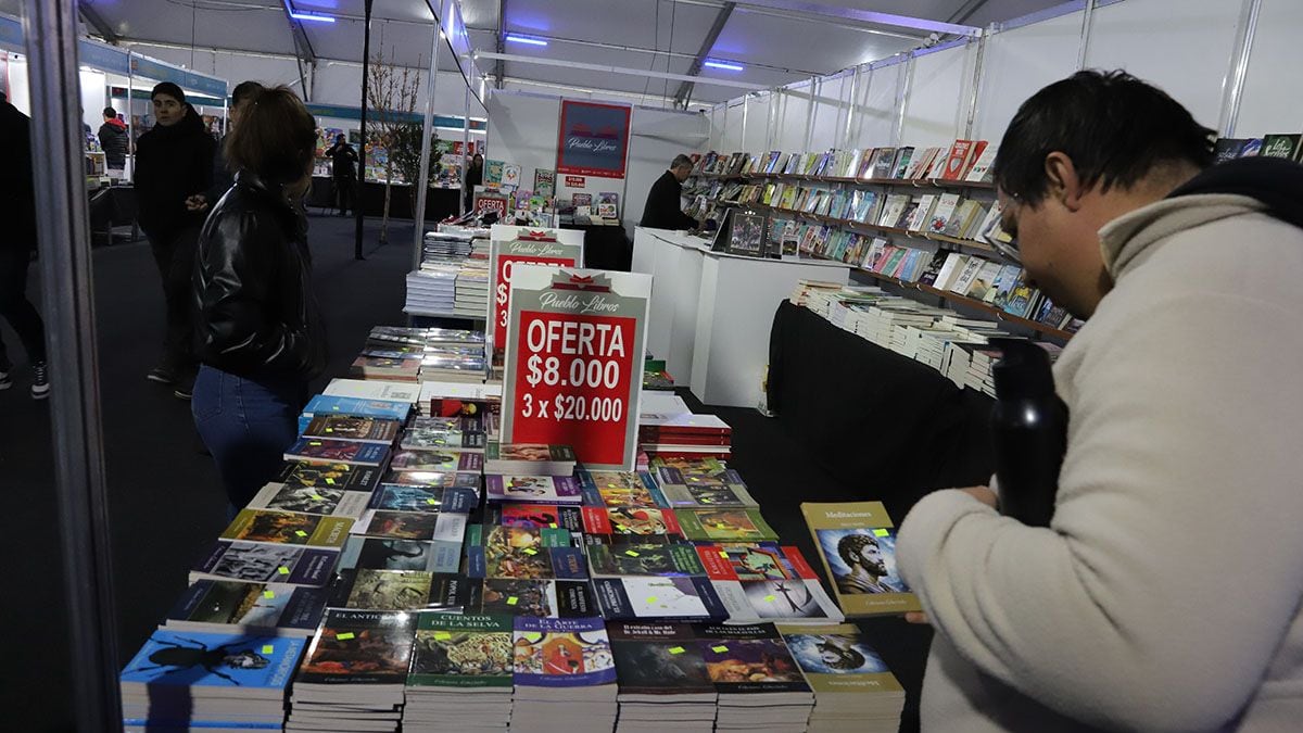 La Feria del Libro de Neuquén se vive entre el museo, las globas y el teatro hasta el domingo