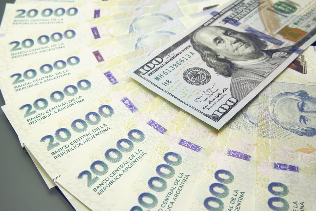 El salario formal perdió 3,4% de poder de compra en el primer semestre y la economía muestra señales de enfriamiento