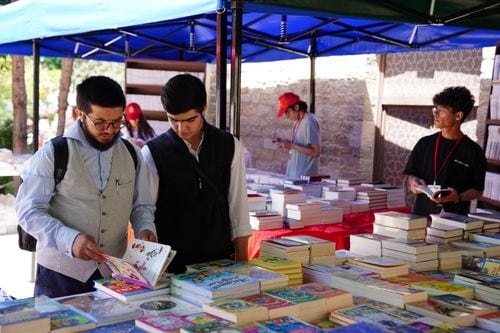 La Feria del Libro de Neuquén entra en su recta final con libros desde dos mil pesos y propuestas para toda la familia