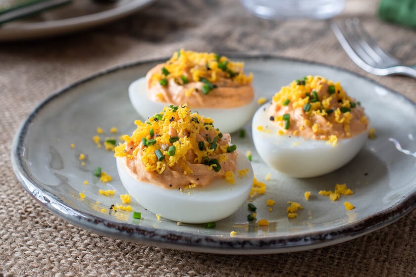 El truco de las yemas tamizadas: cómo lograr huevos rellenos más cremosos sin cambiar la receta