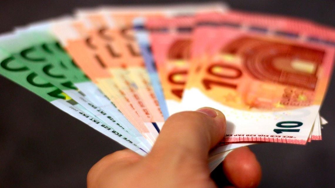 El euro blue saltó seis pesos en la apertura y se aleja otros $75 de la pizarra del Nación