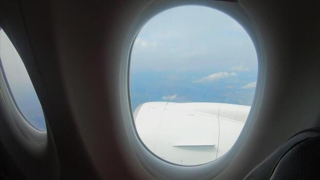El avión como rutina: cómo el neurólogo Conrado Estol propone reencuadrar el miedo a volar