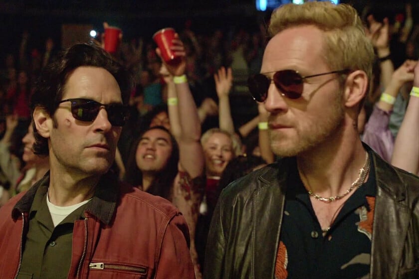 Paul Rudd y Nick Jonas firman una comedia musical que pone el foco en los créditos que se pierden en el camino