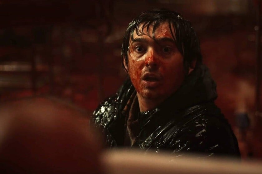 Austin Abrams se mete en la piel de un mensajero perdido en Raccoon City y vuelve a cruzarse con Zach Cregger
