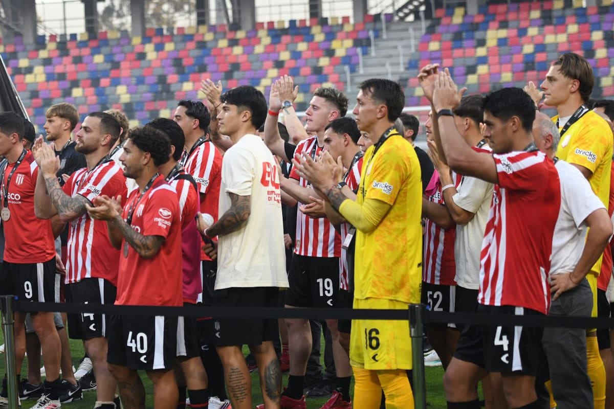 Central levanta la Supercopa entre penales con VAR, ironías en la platea y un túnel que se prendió fuego