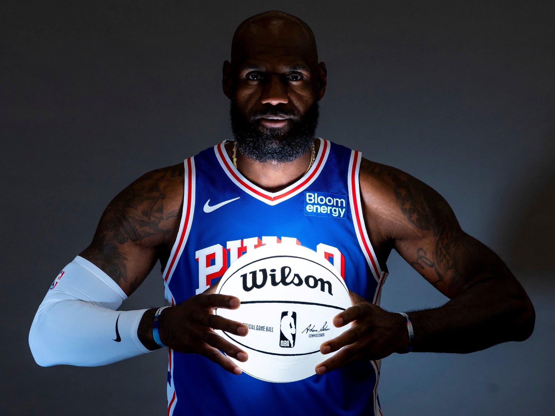 LeBron James cambia de costa y de camiseta: ahora va por el anillo con Philadelphia