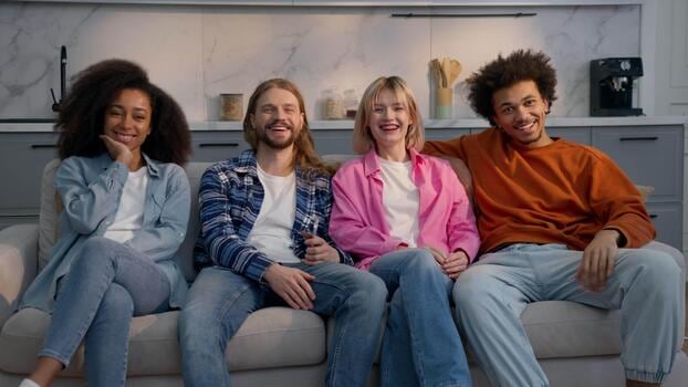 Doce ficciones para noches largas: del apocalipsis breve a la comedia británica que reconcilia