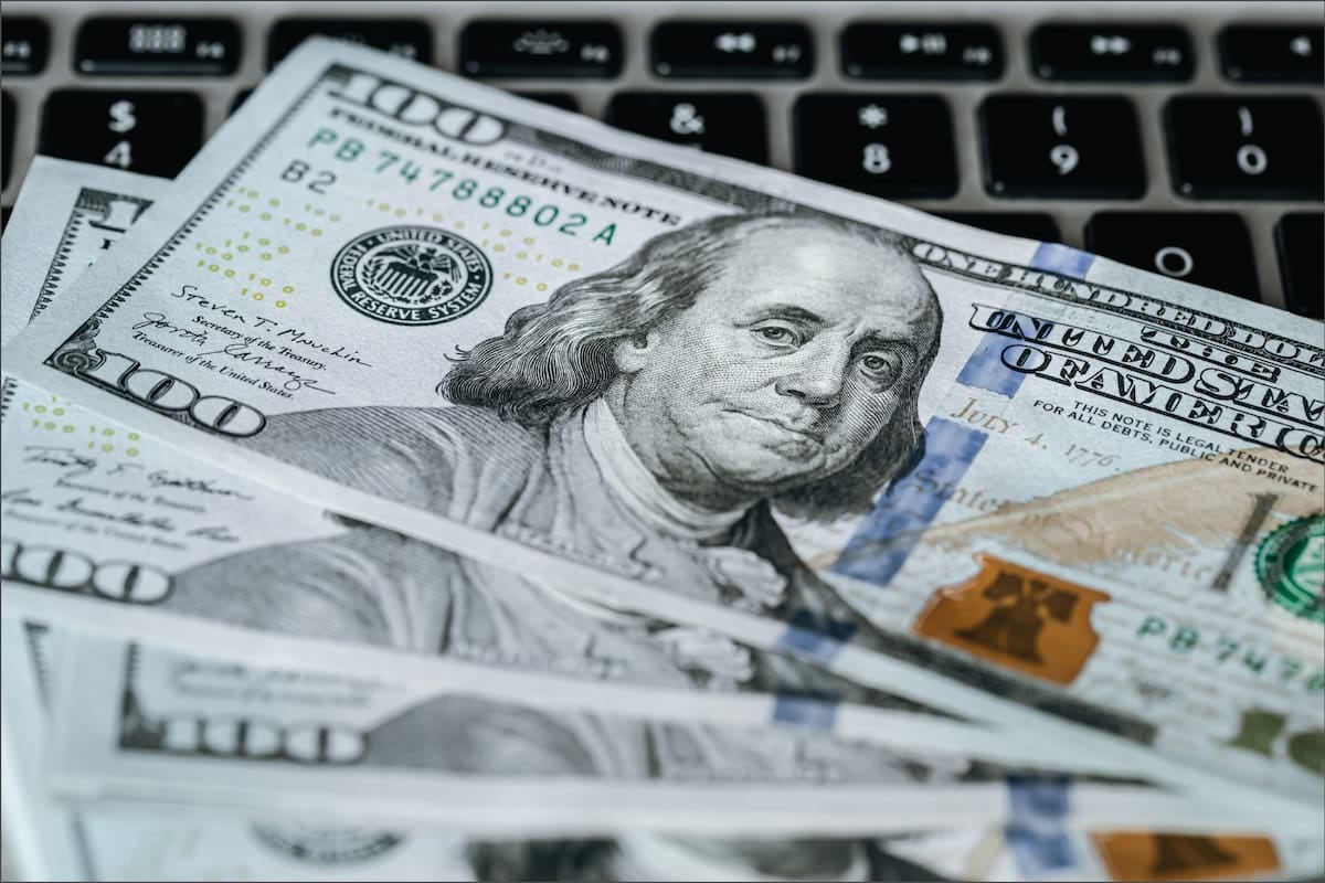 Dólar quieto en la frontera de los pesos: el oficial se sostiene en $1540 y el blue en $1560