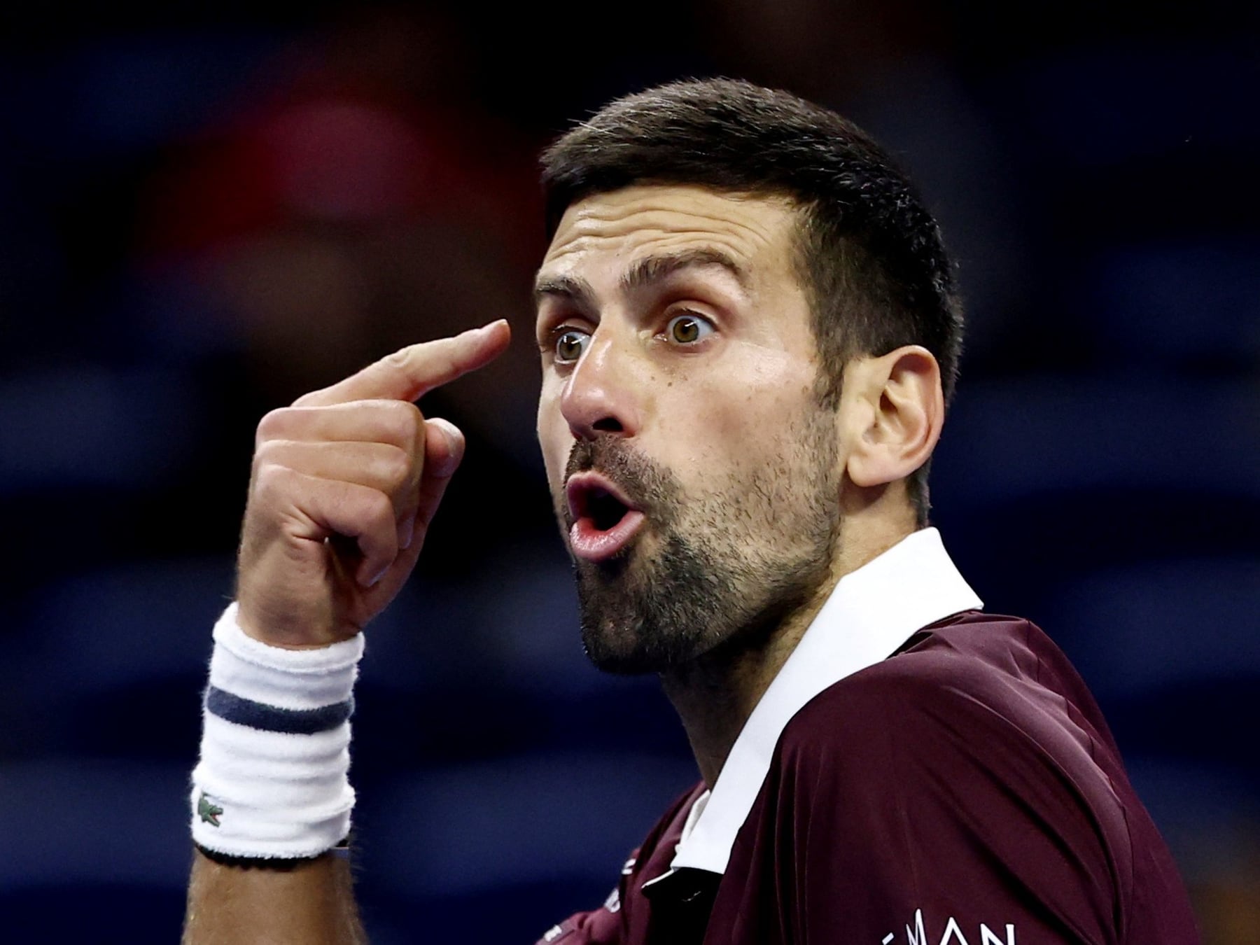 Duro como la humedad de enero: Djokovic se plantó, discutió y ahora va por Medvedev