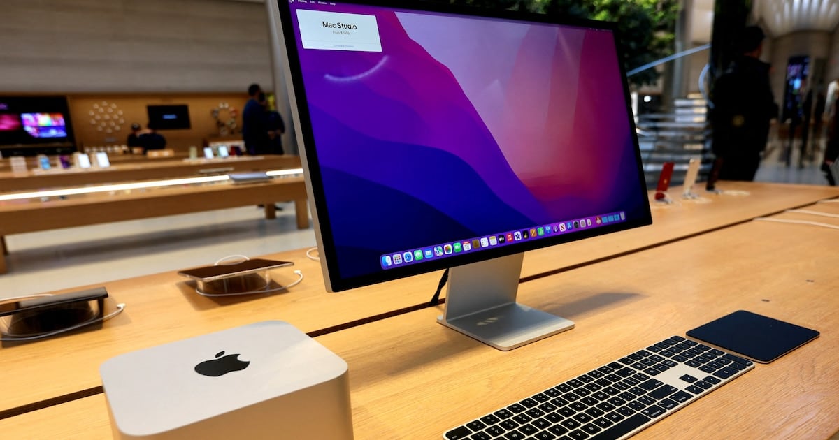 ¿Te falta espacio en la Mac? Hay una forma de recuperar hasta 12 GB borrando los modelos de Apple Intelligence
