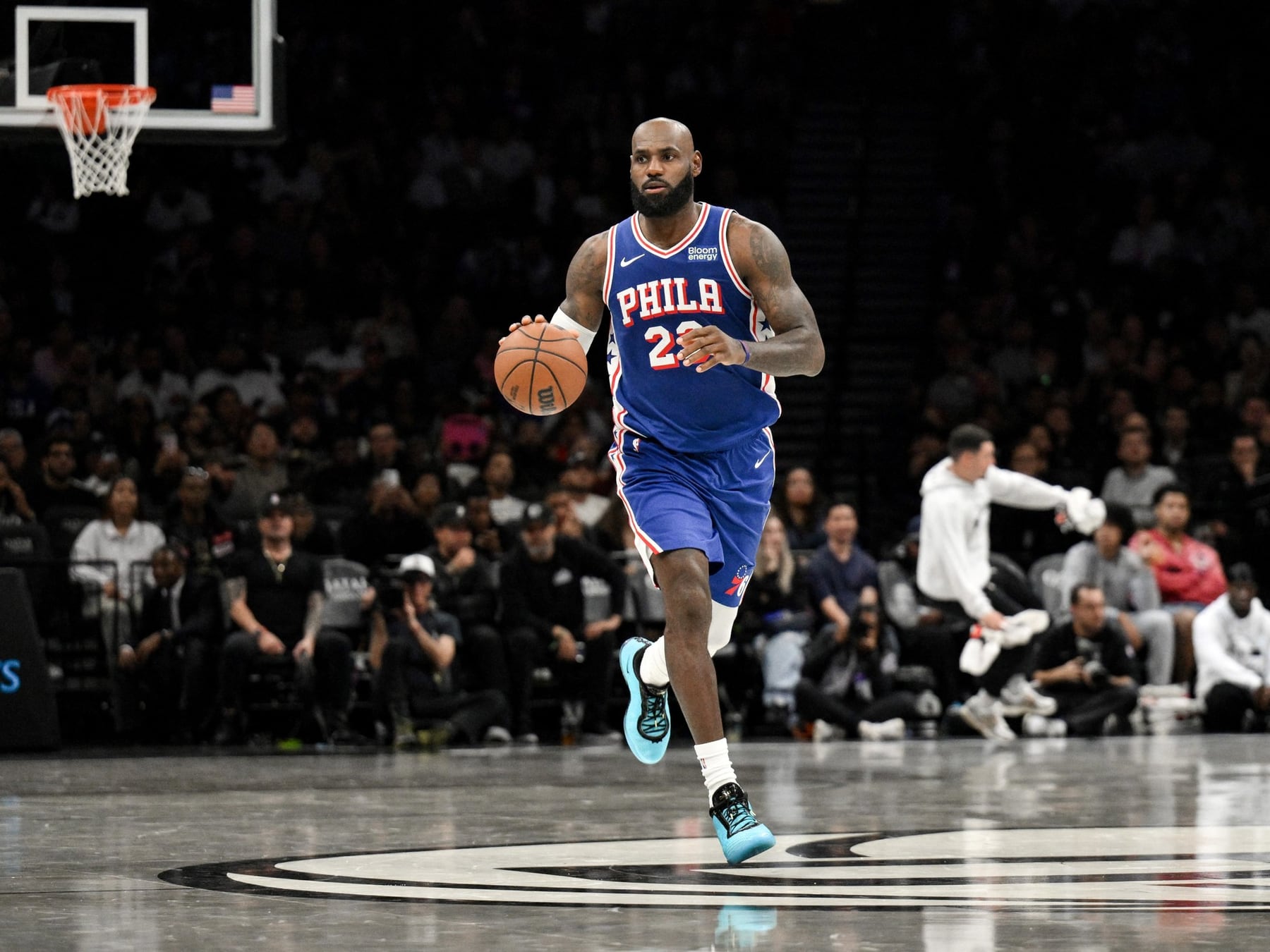 LeBron se puso la 23 de los Sixers y se dio el gusto: el debut vio con derrota en Brooklyn