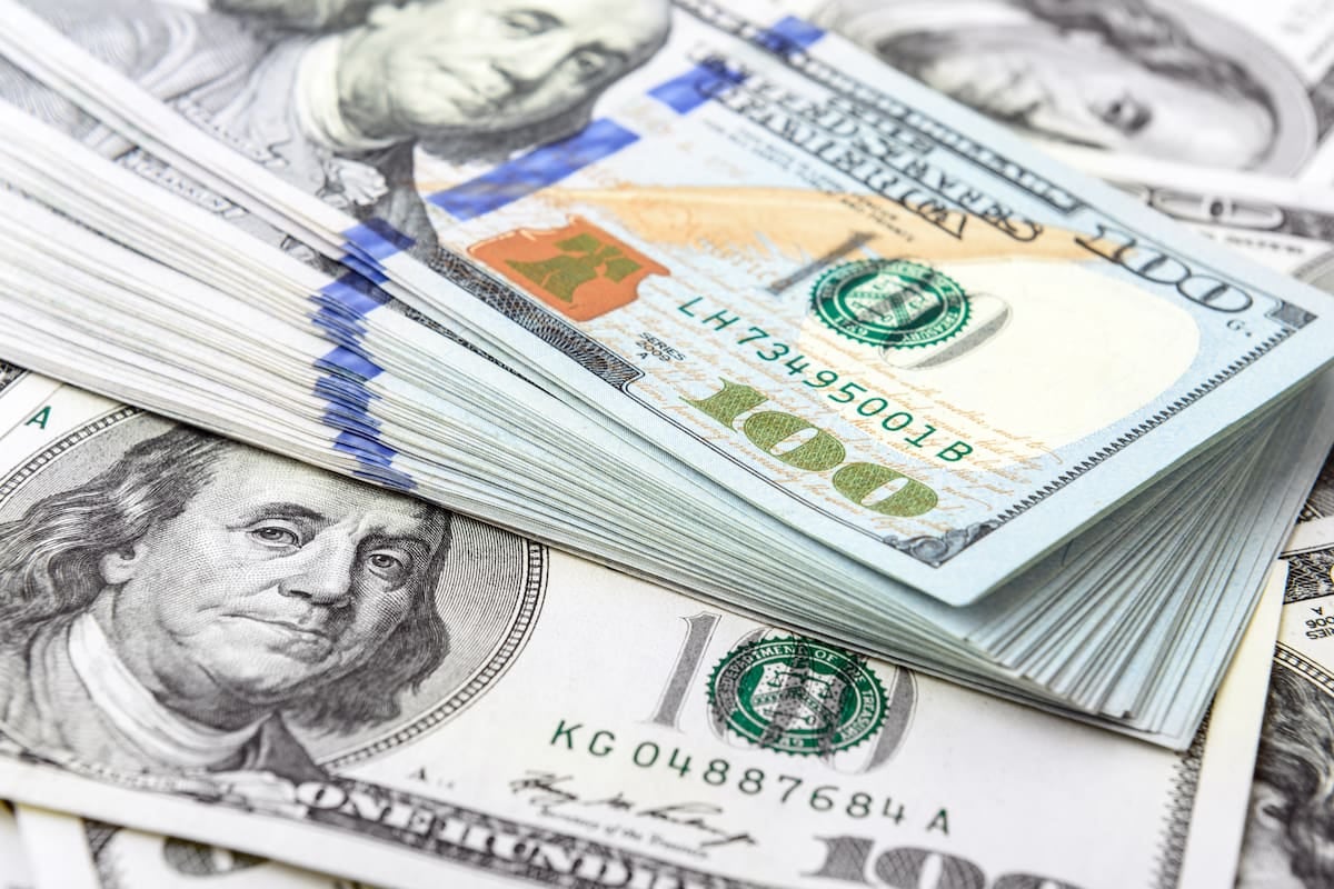 El peso arranca la semana con el tipo de cambio congelado y la presión del costo de vida intacta