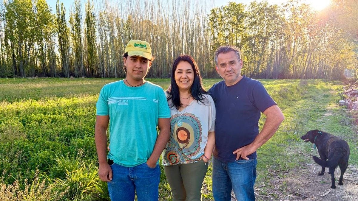 Volver a la tierra en el siglo XXI: la historia de una familia que sostiene su chacra con sueldos de oficina