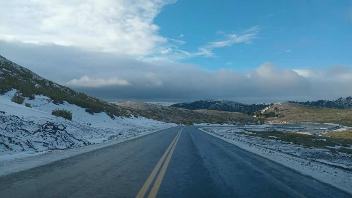 Cordillera neuquina: los dos pasos a Chile siguen abiertos, pero con hielo, neblina y la obligación de cargar cadenas en el vehículo