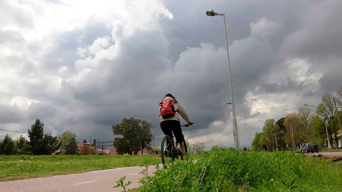 Lluvias y tormentas en Neuquén: el fin de semana llega con cieloloaded y viento fuerte