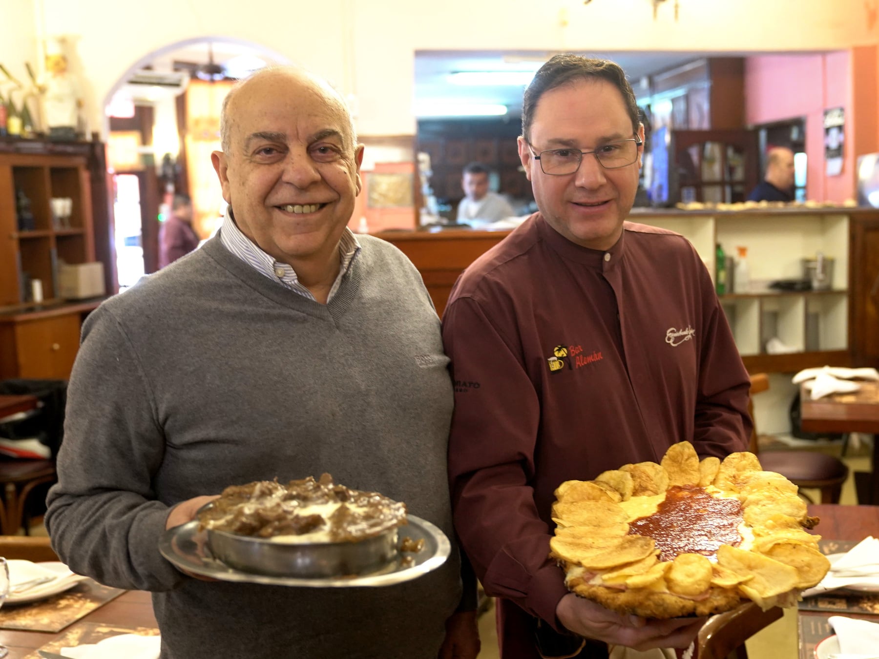 118 años de milanesas y palmeras: el bodegón de Villa Devoto que sobrevive al paso del tiempo