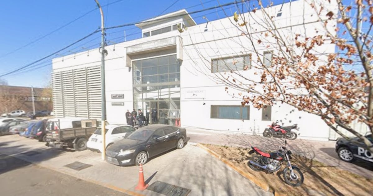 Un policía mendocino quedó detenido e imputado por abusar sexualmente de una interna en una comisaría de Godoy Cruz