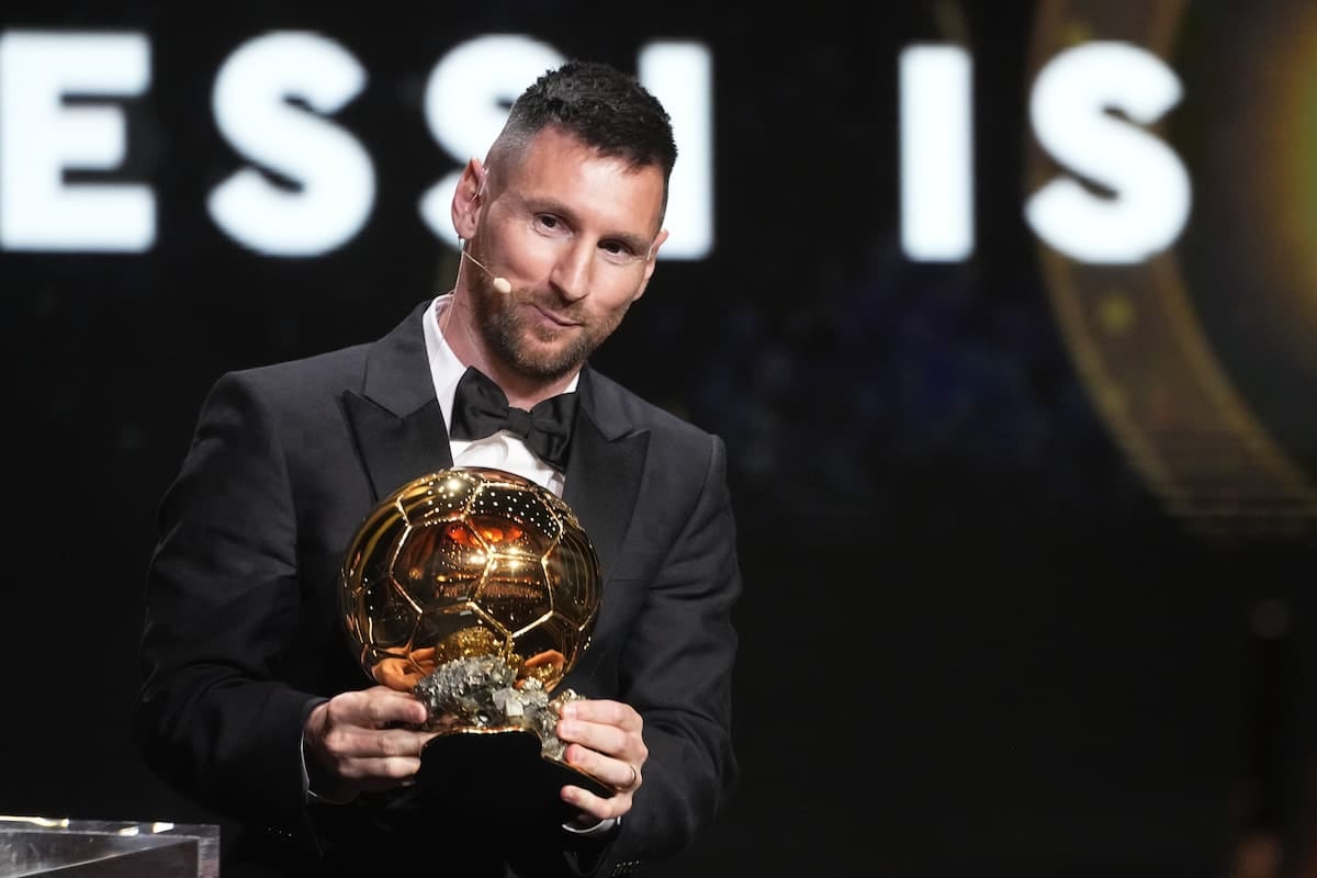 Messi va por la novena: el viejo zorro de Rosario pisa fuerte en la carrera al Balón de Oro