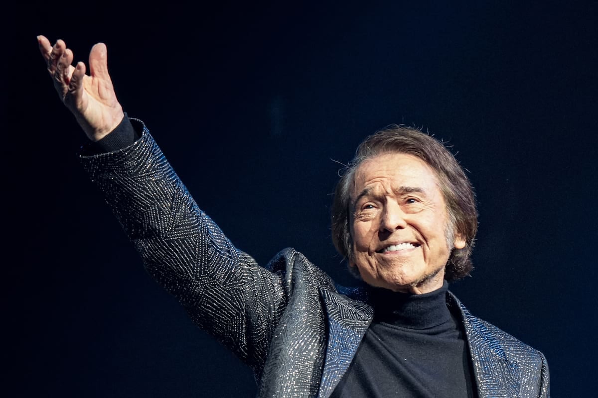 Raphael vuelve al Gran Rex con la mochila llena de seis décadas y una biografía que se cuenta en Netflix