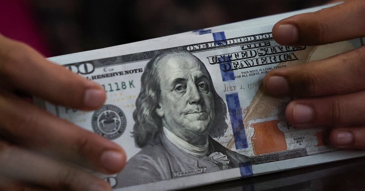 El dólar volvió a quedar en $1.535 en el Nación y la brecha con la inflación se consolida como el dato clave del año