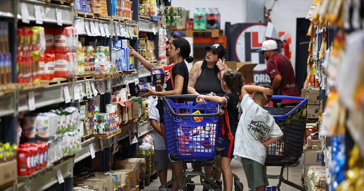 La inflación argentina entró en un zigzag del que los especialistas no ven salida antes de 2027