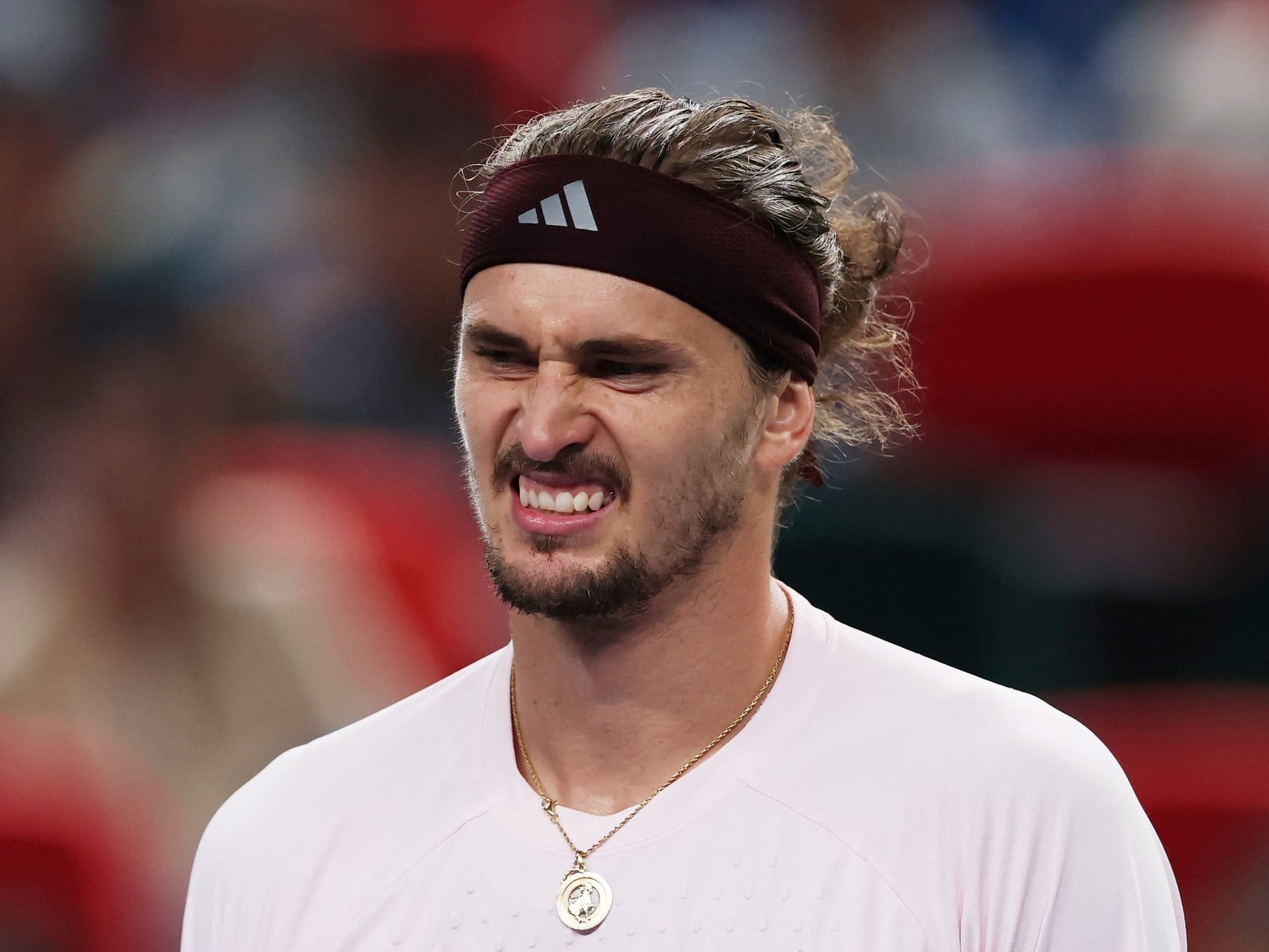 Zverev se quedó sin batería en Shanghái y la final quedó con acento ibérico