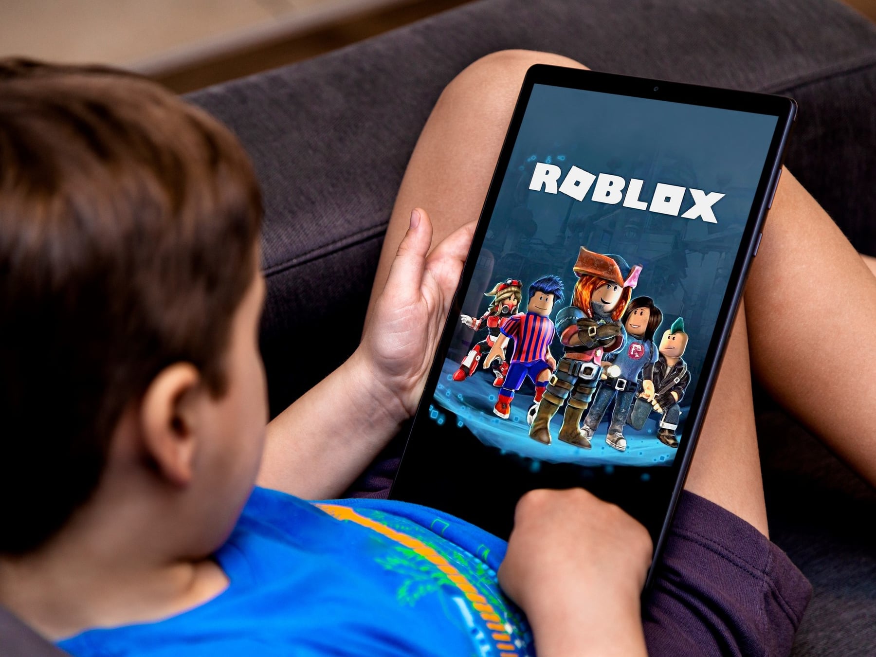 Roblox no es un juego: la advertencia de una divulgadora a los padres argentinos antes de mirar la pantalla del hijo