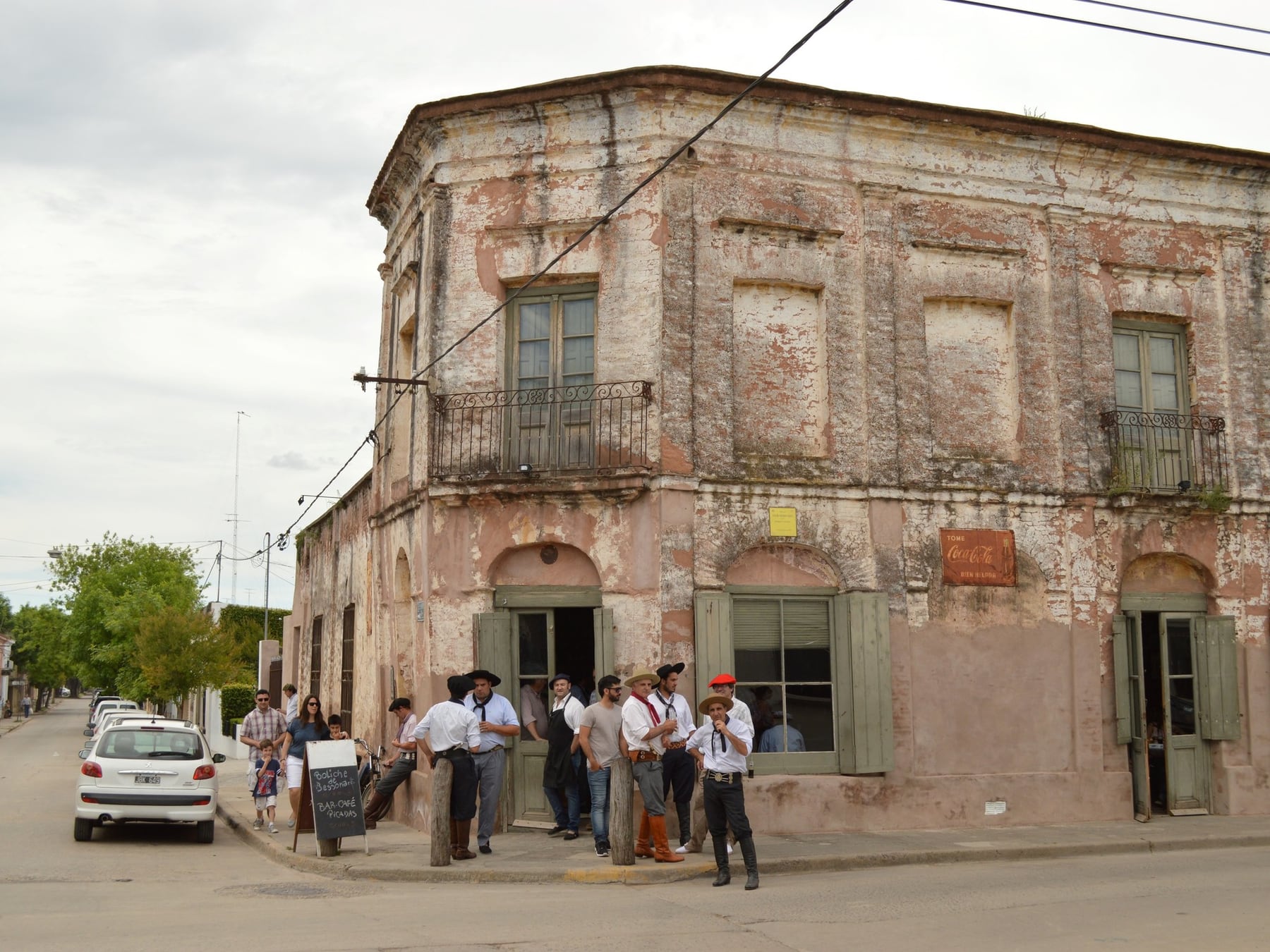 San Antonio de Areco, más allá del gaucho: el pueblo donde la artesanía de autor se reinventa a 113 kilómetros de Buenos Aires