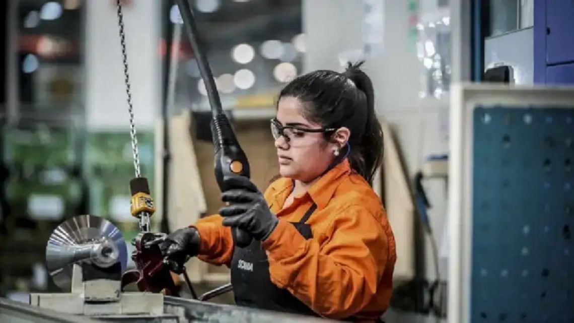 La actividad económica quedó casi en agosto y no compensó el desplome de julio