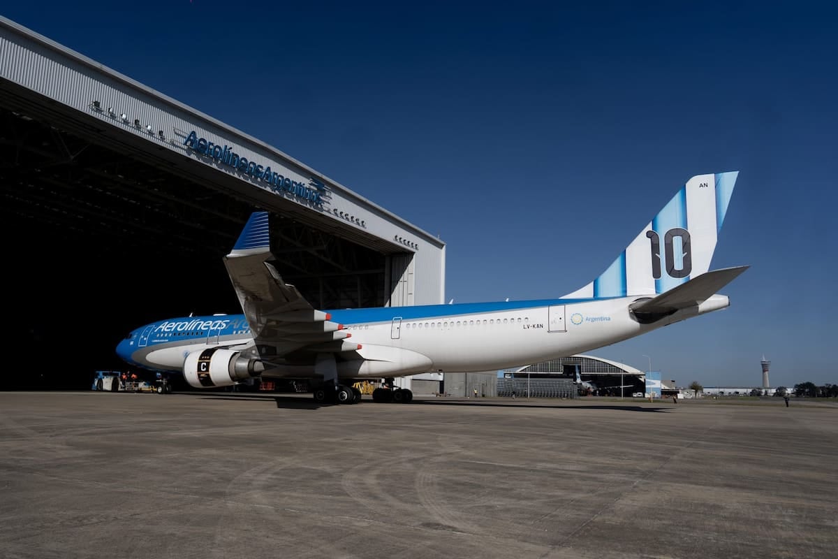 Aerolíneas Argentinas.Absorbe el combustible con un recargo extraordinary