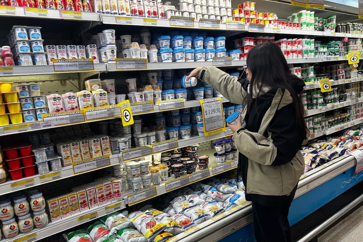 El consumo minorista se retrajo en agosto y prolongó ocho meses de caídas