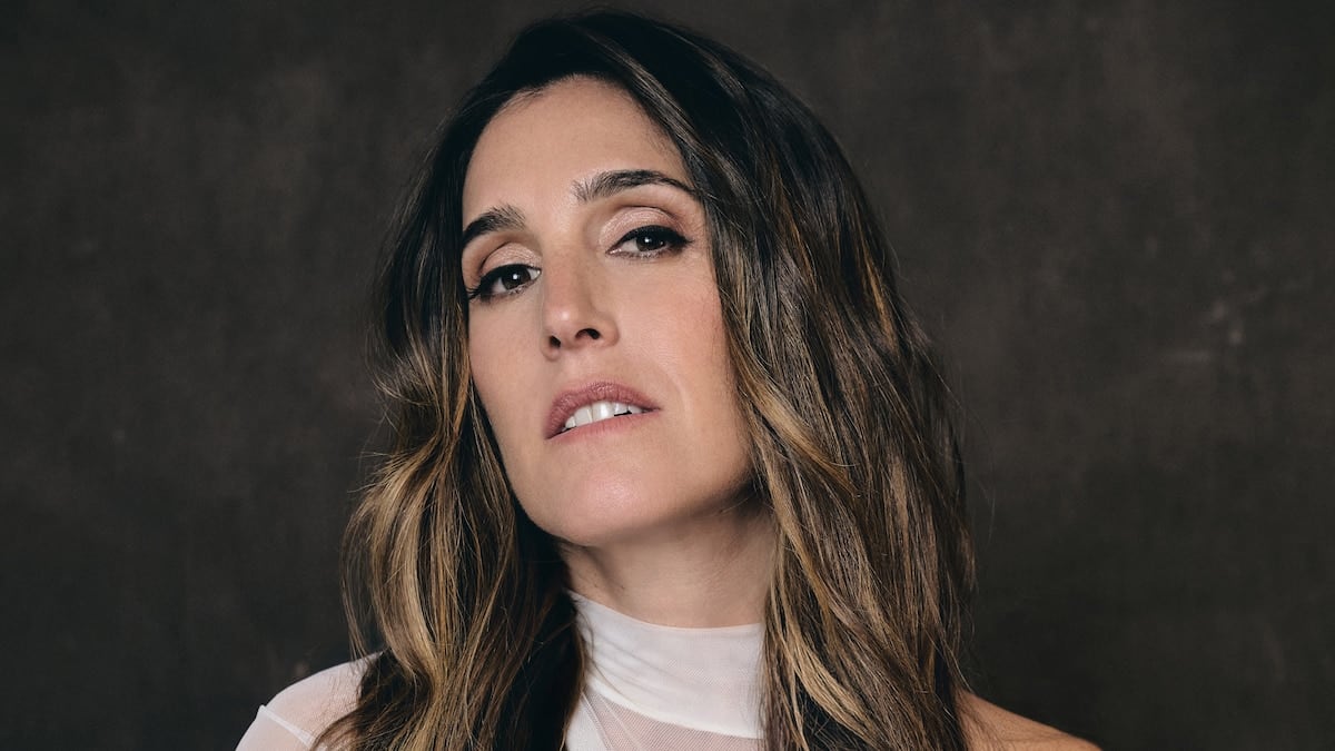 Soledad Pastorutti mira hacia atrás sin soltar el presente