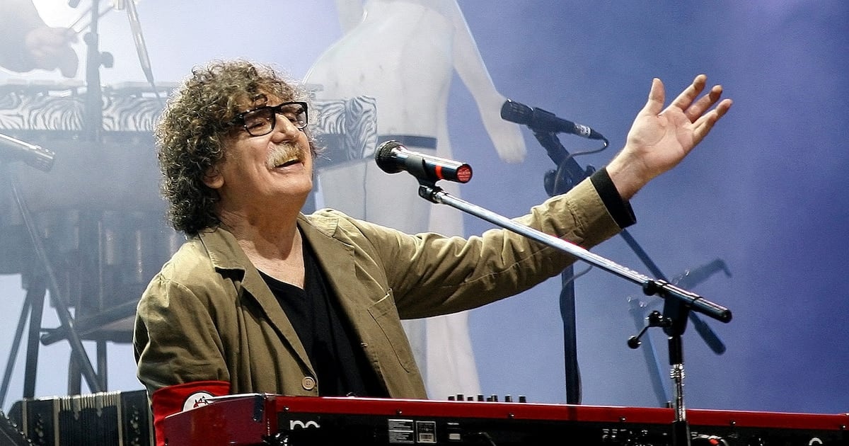 Charly García cumplió 75 años entre flores, y el aplauso de sus colegas